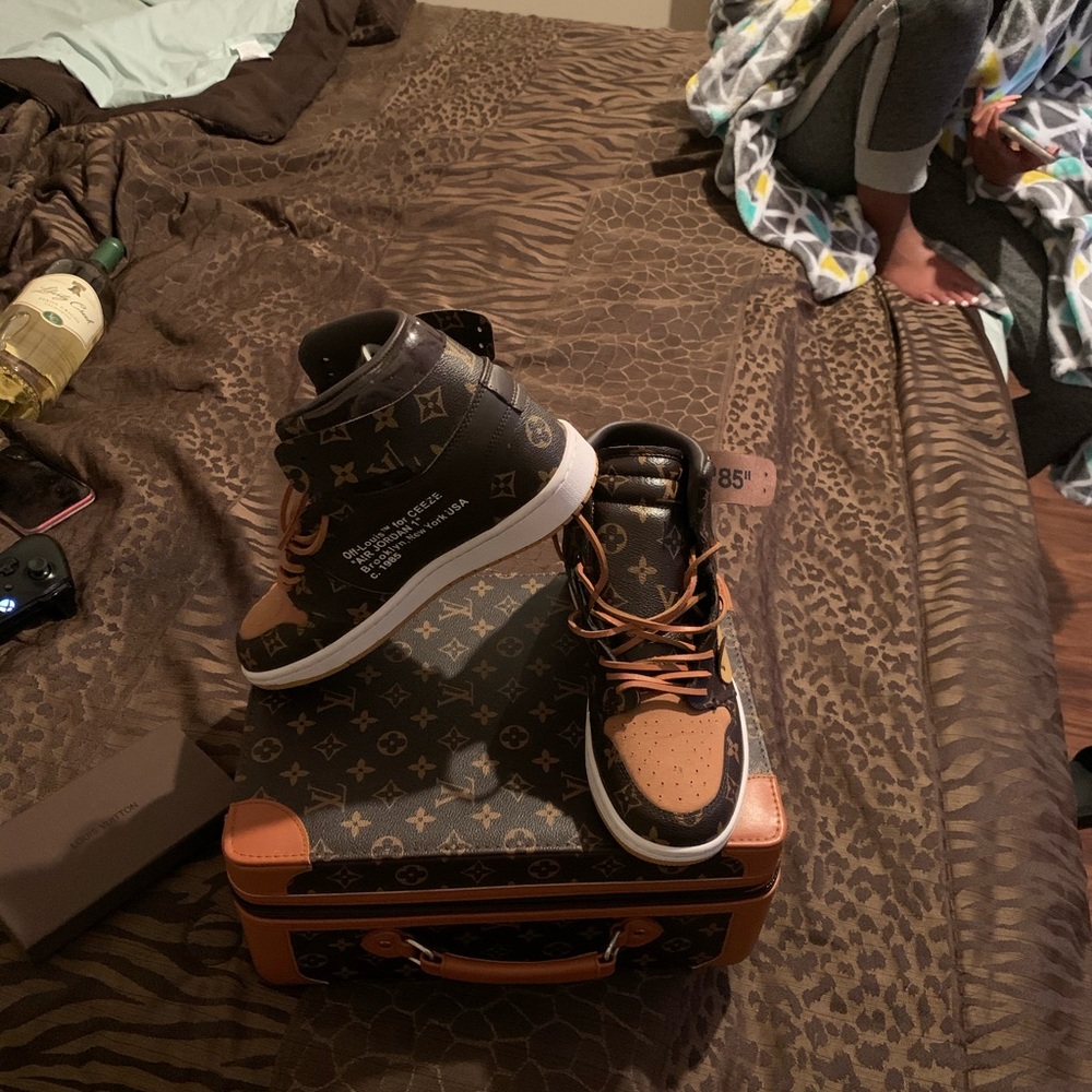 Lv off white Jordan 1